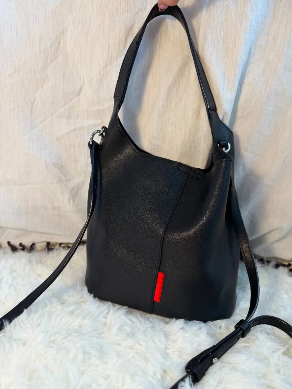 Vincis Bench Black Shoulder Bag